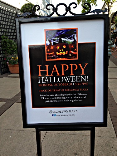 Happy Halloween @ Broadway Plaza