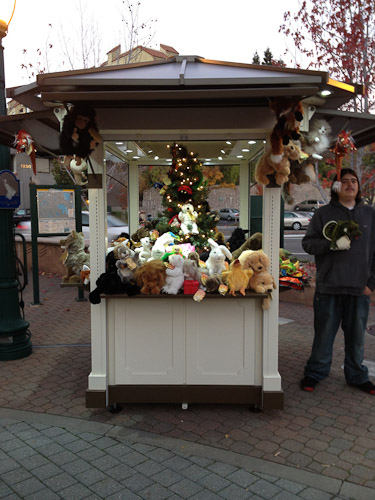 walnut-creek-popup-kiosks-folkmanis-puppets