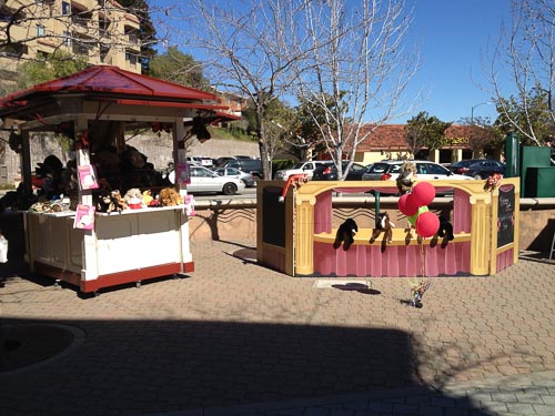 folkmanis-puppets-liberty-bell-kiosk-walnut-creek