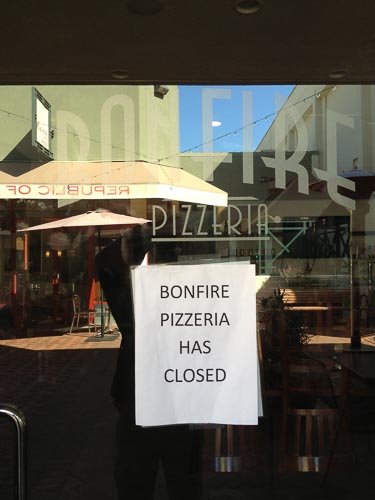 bonfire-pizza-sign-closed-orinda
