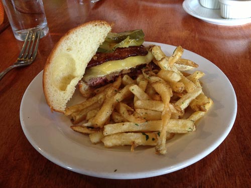 rustic-tavern-burger-lafayette