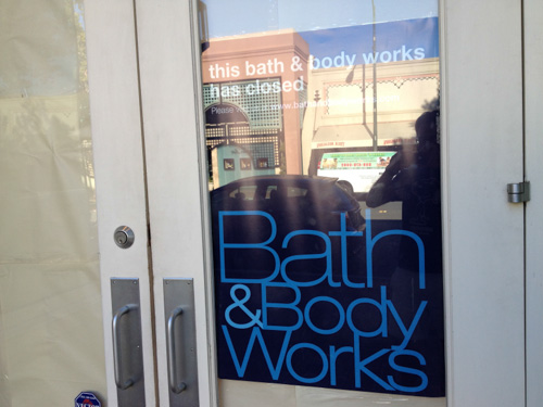 bath-body-works-closed-sign-broadway-plaza