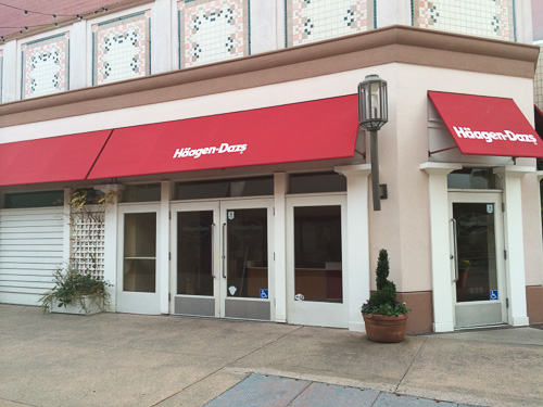 haagen-daaz-broadway-plaza-outside-closed