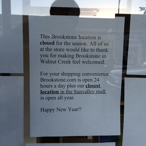 brookstone-outside-closed-sign
