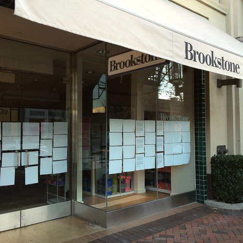 brookstone-outside-closed