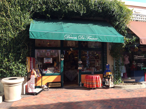 decors-de-france-broadway-plaza-outside