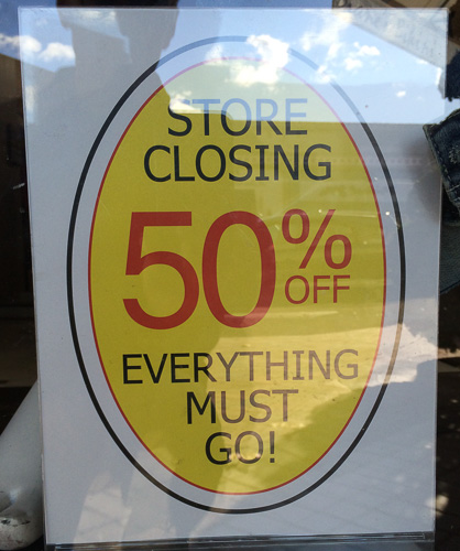 georgiou-broadway-plaza-closing-sign