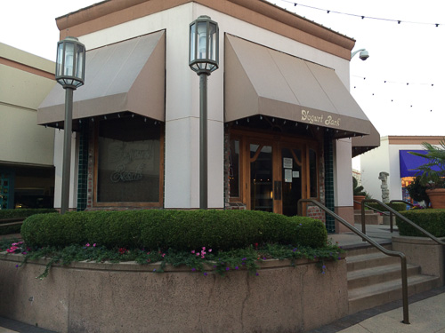 yogurt-park-broadway-plaza-outside-closed