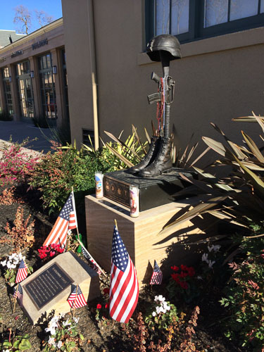 gun-sculpture-veterans-building-danville