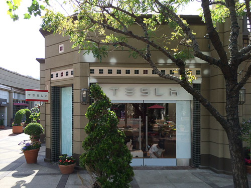 tesla-broadway-plaza-outside