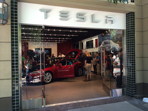 tesla-showroom-inside