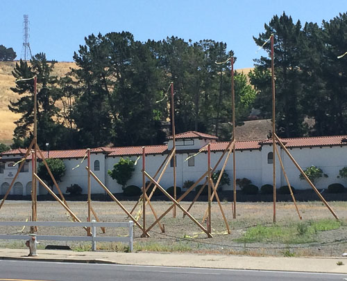 moraga-rd-wooden-beams-closeup