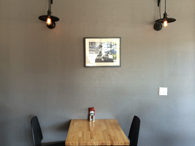 monas-burgers-shakes-walnut-creek-inside-table