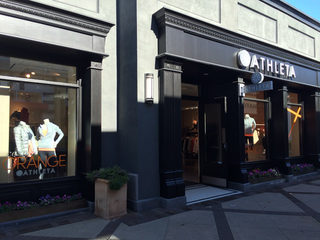 athleta-walnut-creek-outside