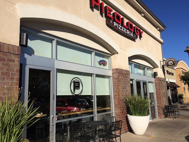 pieology-pizzeria-pleasant-hill-outside-1