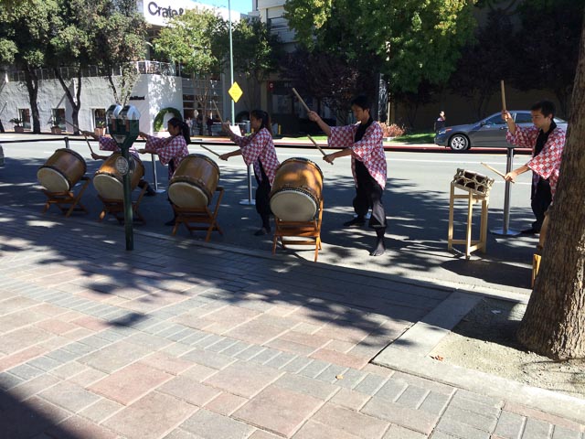 uniqlo-walnut-creek-outside-taiko