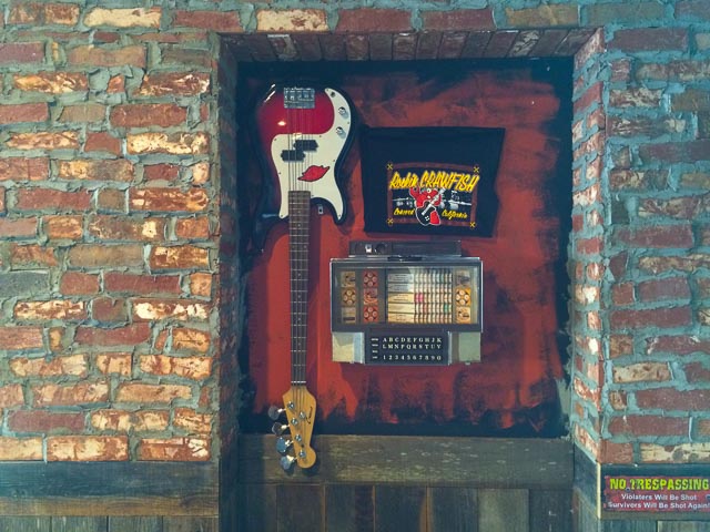 rockin-crawfish-concord-inside-wall
