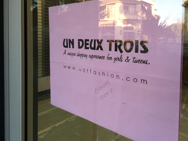 un-deus-troix-wlanut-creek-opening-soon-sign