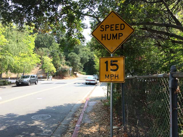speed-hump-orinda-sign