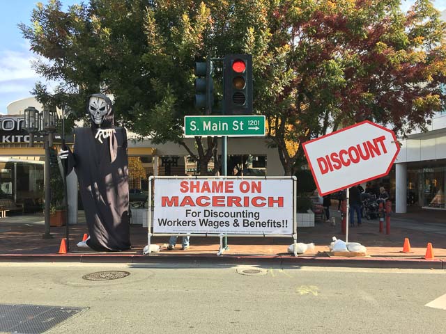 broadway-plaza-macerich-protest-outside