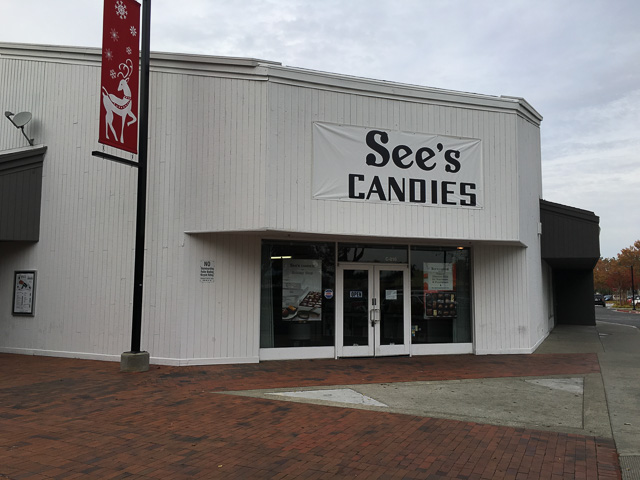 sees-candies-popup-willows-concord-outside