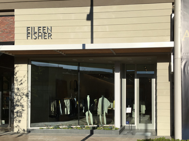 eileen-fisher-broadway-plaza-outside