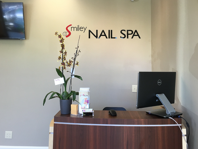 smiley-nail-spa-orinda-inside