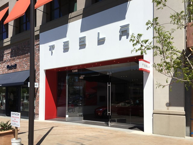 tesla-broadway-plaza-outside-new-space