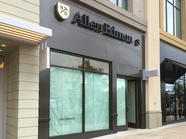 allen-edmonds-broadway-plaza-outside-dev