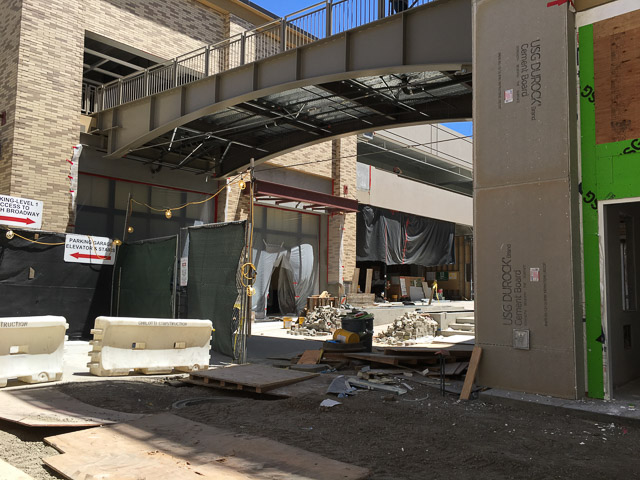 boudin-broadway-plaza-outside-dev