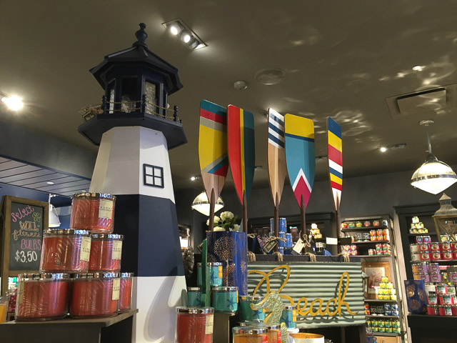 bath-bodyworks-broadway-plaza-inside-lighthouse