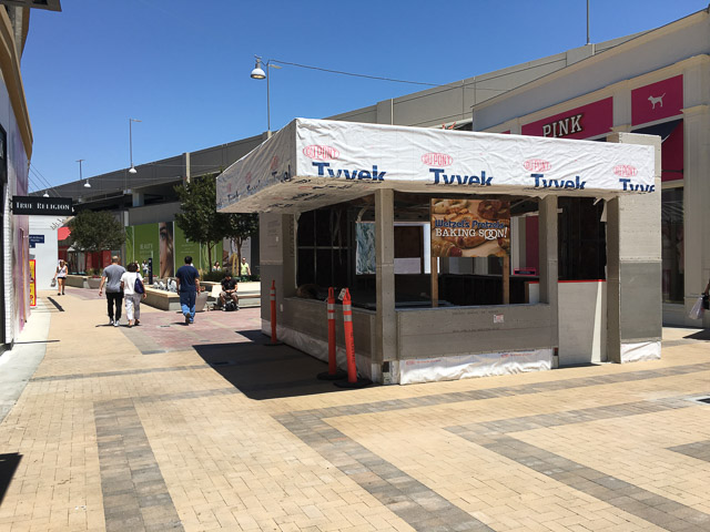 wetzels-pretzels-broadway-plaza-outside-dev