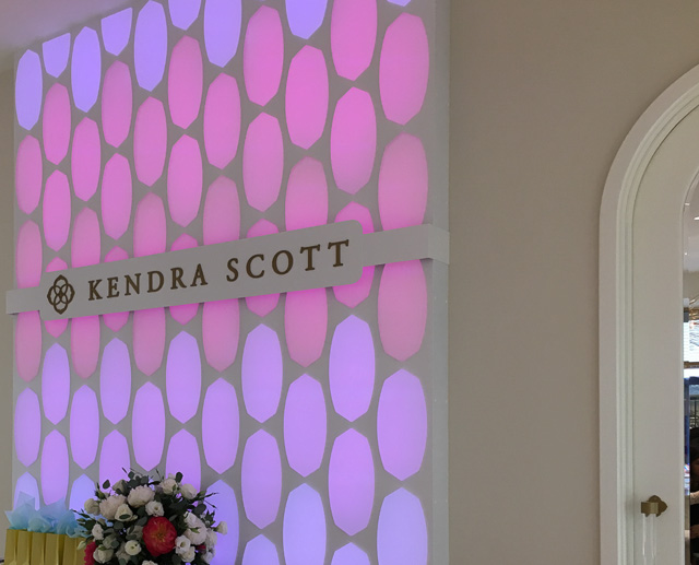 kendra-scott-broadway-plaza-inside