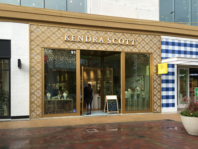 kendra-scott-broadway-plaza-outside