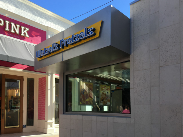 wetzels-pretzels-broadway-plaza-outside