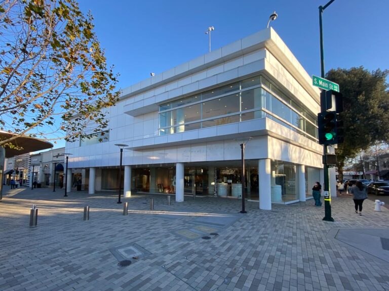 Crate & Barrel Temporarily Closes at Broadway Plaza in Walnut Creek