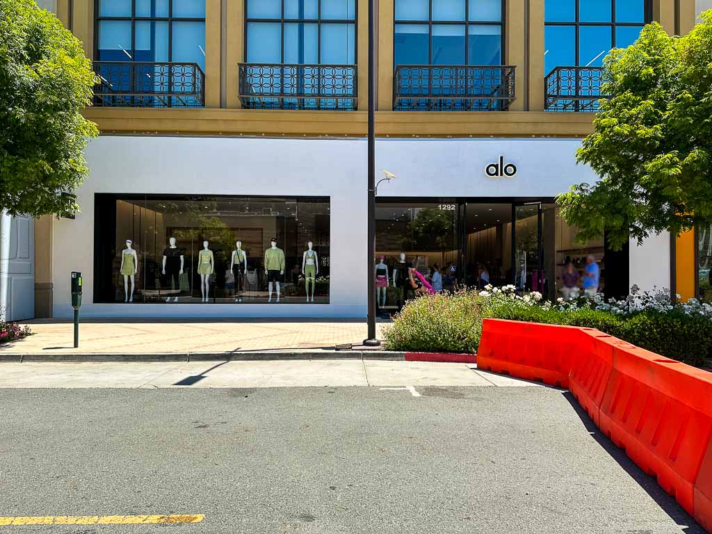 Alo Yoga Opens at Broadway Plaza in Walnut Creek – Beyond the Creek