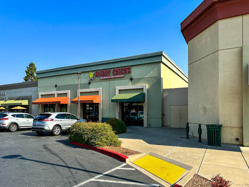 Fresh Tray Burger & Chicken Opens Today in Concord – Beyond the Creek